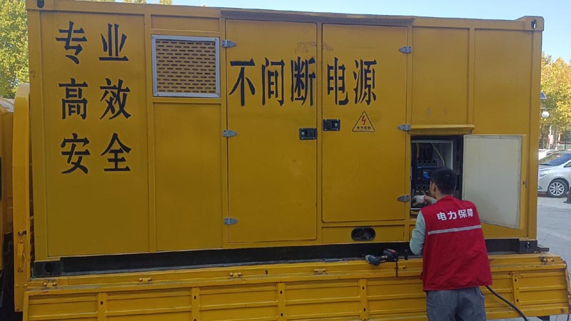 镇宁柴油发电机组和UPS电源配合使用时，如何避免切换过程中的电力中断？
